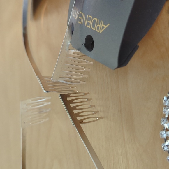 Ardene Tiaras  and necklace Brand New - Picture 8 of 9